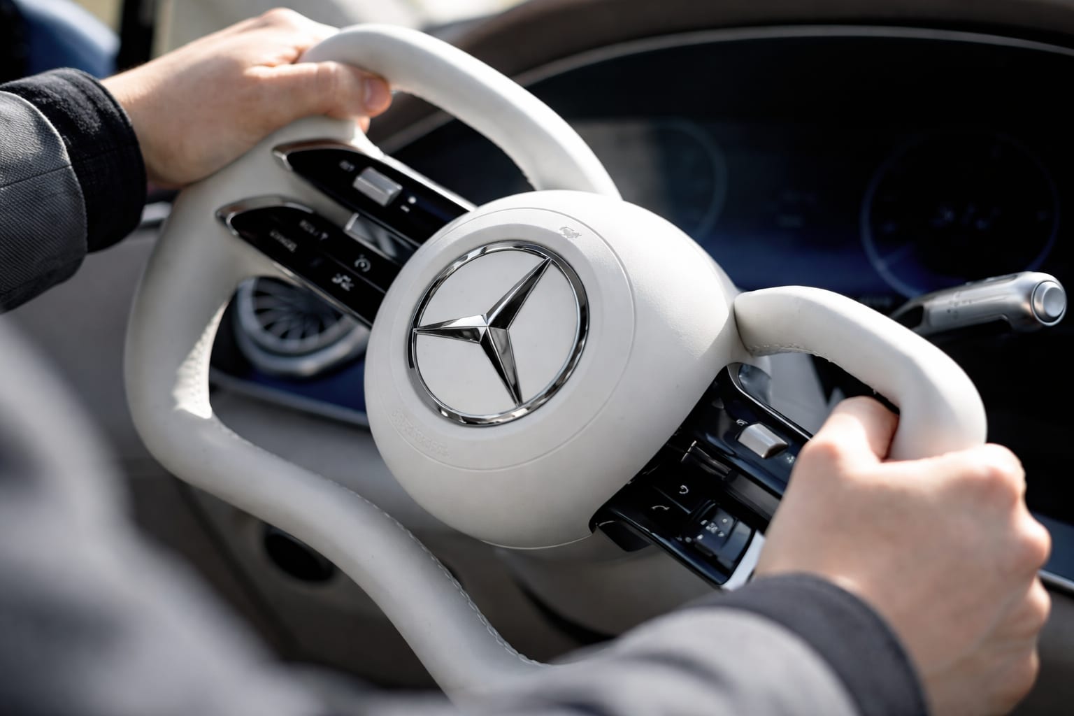 Mercedes-Benz se confruntă cu un posibil blocaj în SUA după o scădere de 30% a vânzărilor din China