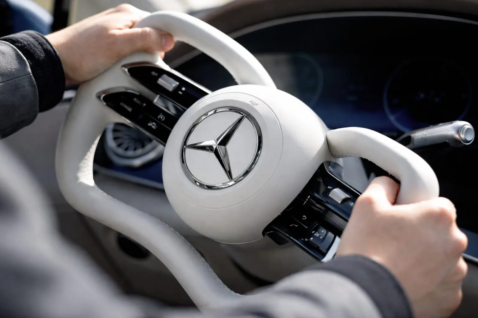 Mercedes-Benz se confruntă cu un posibil blocaj în SUA după o scădere de 30% a vânzărilor din China