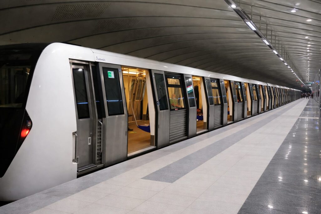 Metrorex introduce un abonament săptămânal de 100 de lei la parcarea Străulești