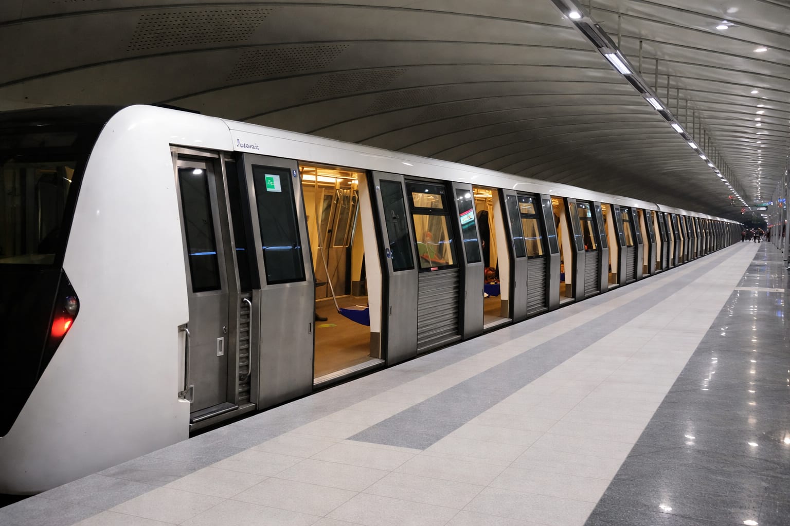 Metrorex introduce un abonament săptămânal de 100 de lei la parcarea Străulești