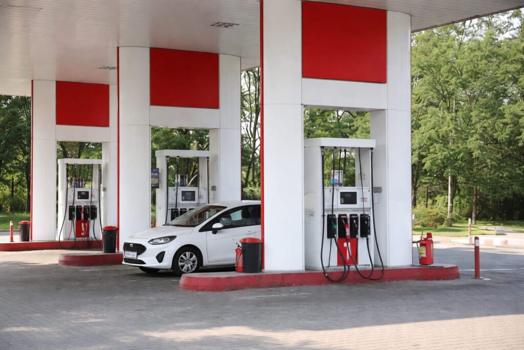 Motorina a atins un nou record de 10,48 lei pe litru după scumpiri succesive