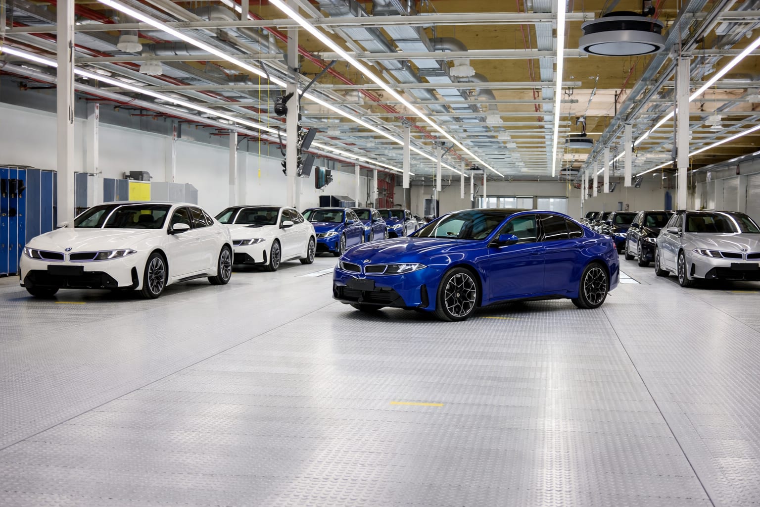 BMW înlocuiește Seria 3 cu noul i3 electric la uzina istorică din München