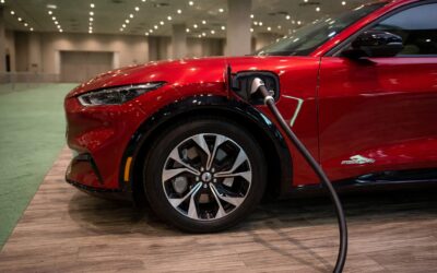 GM și Ford moderează discursul despre mașinile electrice în fața investitorilor