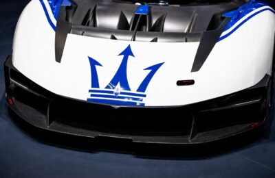 Maserati renunță la versiunea electrică a supercarului MC20 din cauza estimărilor de vânzări slabe
