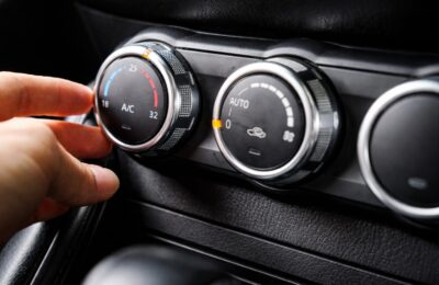 Metoda corectă pentru a răci rapid o mașină încinsă de soare