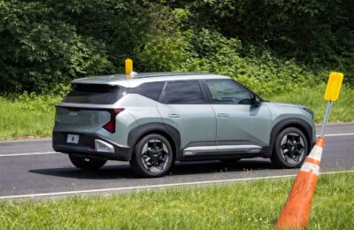 Noul Kia EV3 atacă segmentul SUV-urilor electrice accesibile cu o autonomie de 516 km