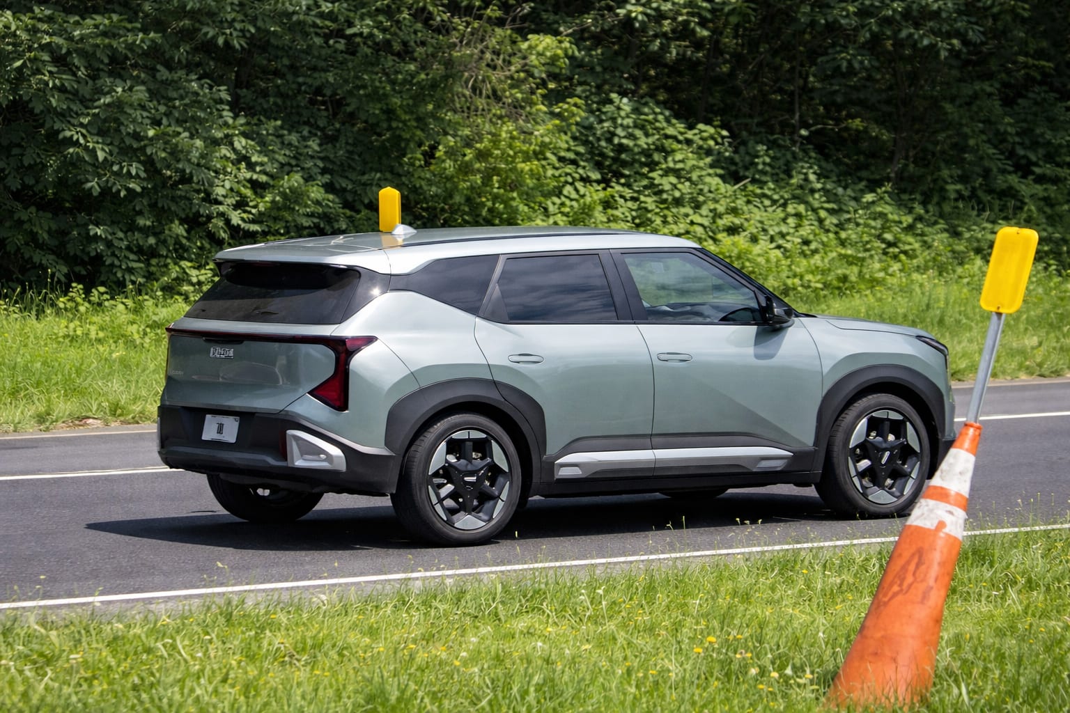 Noul Kia EV3 atacă segmentul SUV-urilor electrice accesibile cu o autonomie de 516 km