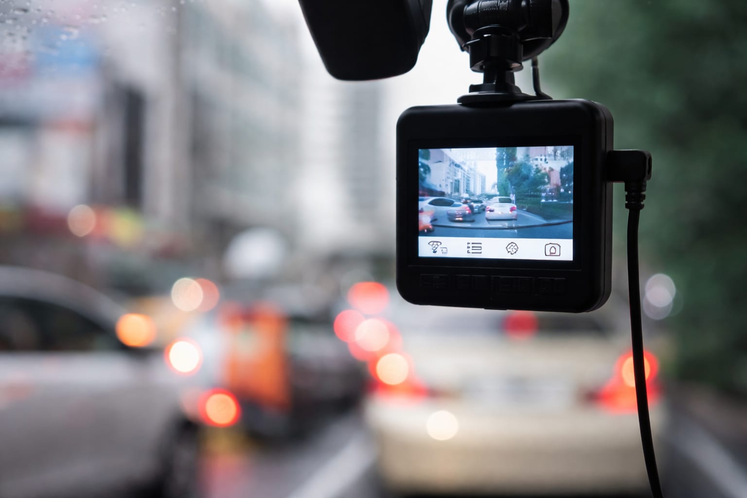 Publicarea pe internet a filmărilor din trafic se poate întoarce împotriva celui care postează