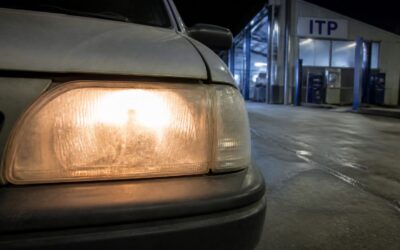 Recondiționarea farurilor: de ce un polish simplu nu este suficient și cât durează fiecare soluție de protecție