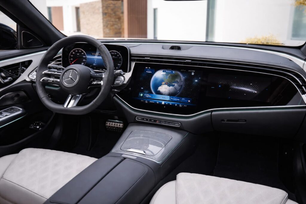 Șeful Mercedes-Benz recunoaște că s-a exagerat cu ecranele tactile și promite revenirea butoanelor fizice