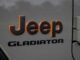 Un Jeep Gladiator a luat foc în parcare. Producătorul este dat în judecată pentru un posibil defect la servodirecție