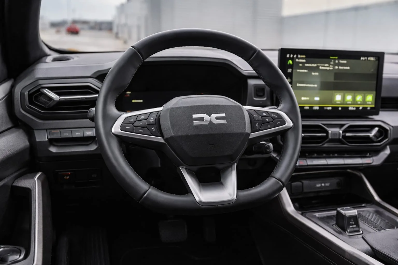 Dacia introduce motorizarea tribridă de 150 CP cu tracțiune 4×4 și autonomie de 1.500 km