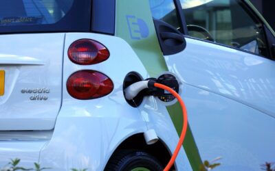 Benzina s-a scumpit cu 17%, iar electricele au devenit mai rentabile în România