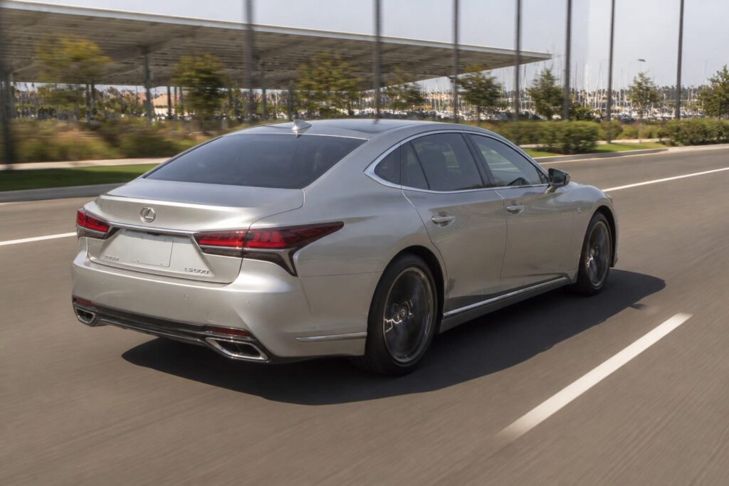 Lexus LS 500 pierde 40,3% din valoare în cinci ani, potrivit estimării iSeeCars, față de 54% pentru categoria sa