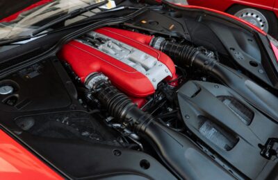 Jaguar 5.3L și Lincoln Zephyr intră între cele mai slabe V12-uri în selecția SlashGear, Ferrari F140 și Mercedes M120 între cele mai bune