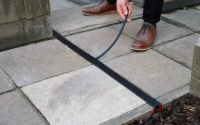Britanicii pot instala fără autorizație de urbanism canale prin trotuar pentru încărcarea mașinilor electrice